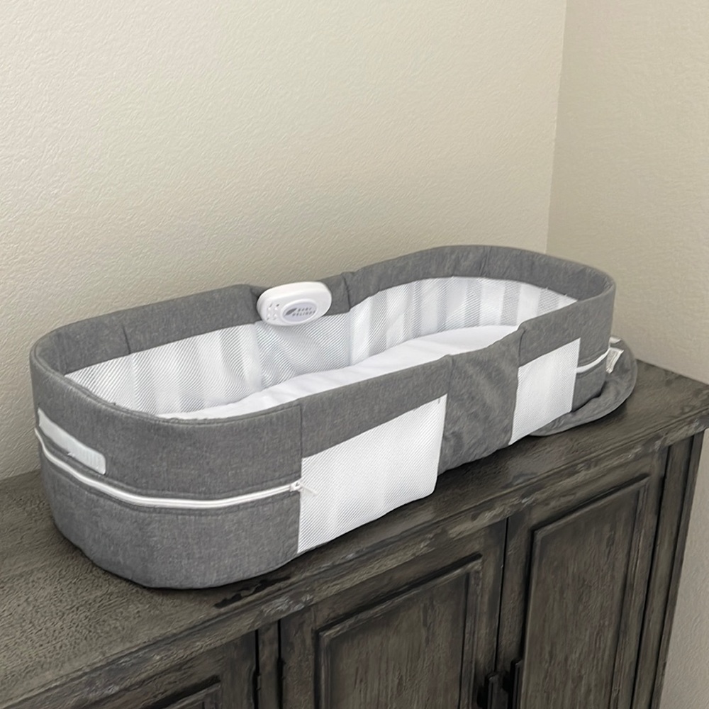 NWOT Baby Delight Snuggle Nest Harmony Portable Infant Sleeper Bassinet